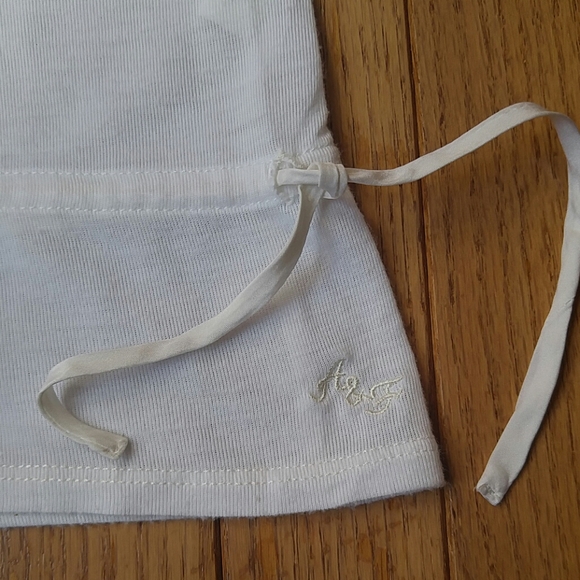 ♦3 for $15 Abercrombie and Fitch Embroidered Top - Picture 2 of 8